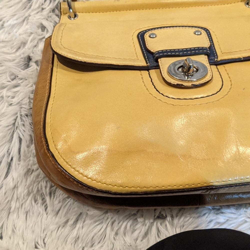 🚫Sold🚫 Vintage Coach crossbody - Picture 2 of 7